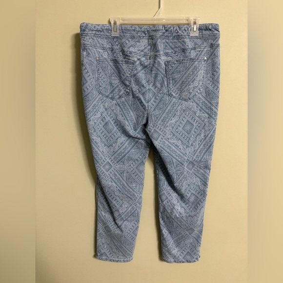 Chico’s Perfect Stretch Girlfriend Slim Leg Ankle Print Crop Jeans Size 2.5/14 - Picture 2 of 8